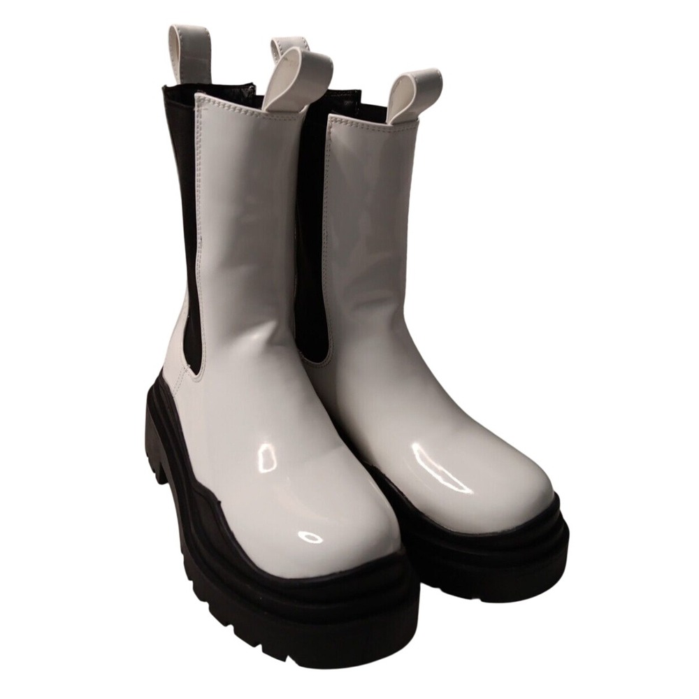 Azalea Wang White Chosted Chelsea Boots Size 6 but runs small and fits Size 5